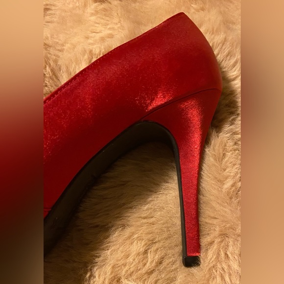 Valentine Fioni Night Ladies 8.5 Satin Heels Rhinestone Red Pumps 4.5" - Picture 7 of 7